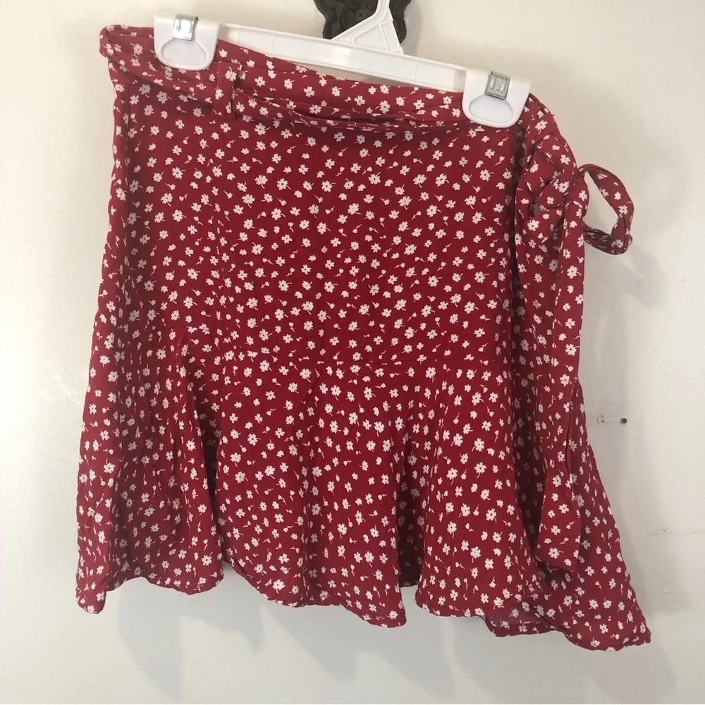 Zara Women’s Red and White Floral Cottagecore Tie Wrap Skort Size Small - Picture 2 of 8